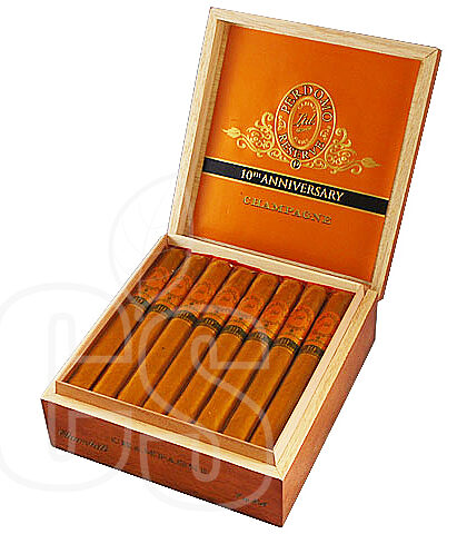 PERDOMO 10TH ANNIVERSARY CHAMPAGNE CHURCHILL