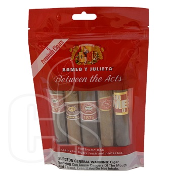 ROMEO y JULIETA BETWEEN THE ACTS